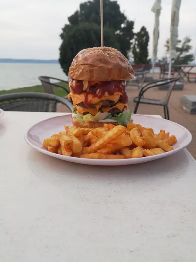 Vitorlázás a Balatonon és Adrián